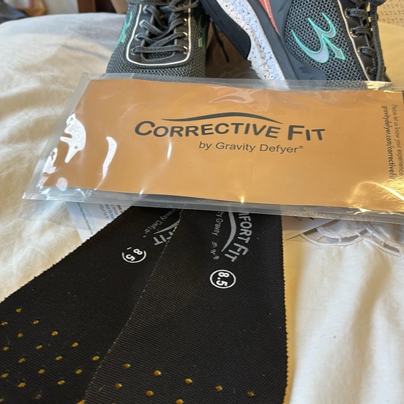 Brooks Gray Running Shoes with Insoles - Picture 2 of 2